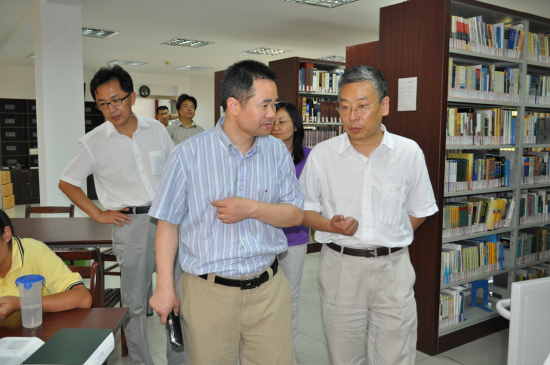 王君力副主任考察华东神学院 王君力副主任考察华东神学院