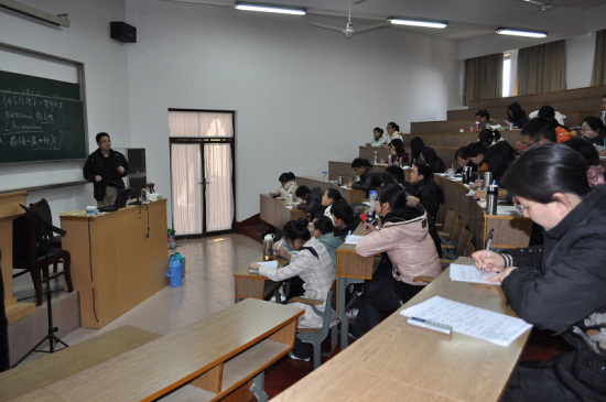 金陵协和神学院副院长王艾明教授在我院讲授神学伦理学 金陵协和神学院副院长王艾明教授在我院讲授神学伦理学