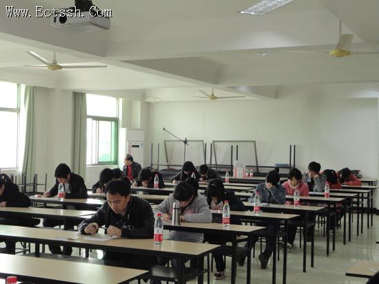 华东神学院举行2012年招生考试 华东神学院举行2012年招生考试