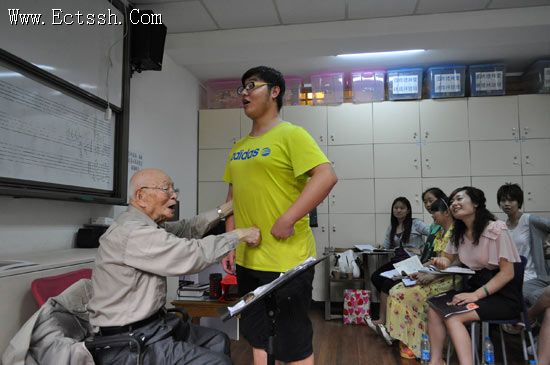 ����˳���ڸ���Ժʥ�ֿ�ѧ������������ʥ��·�򡱵Ľ���