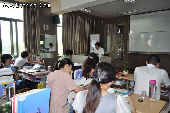 ������ѧԺ��չ���ڽ����߷���ѧϰ�¡��