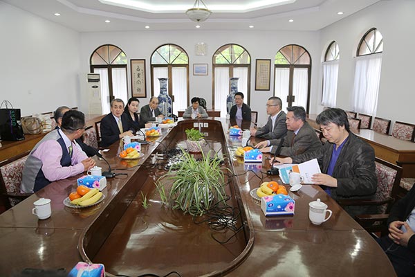 华东神学院接待日本基督教协议会访问团 华东神学院接待日本基督教协议会访问团