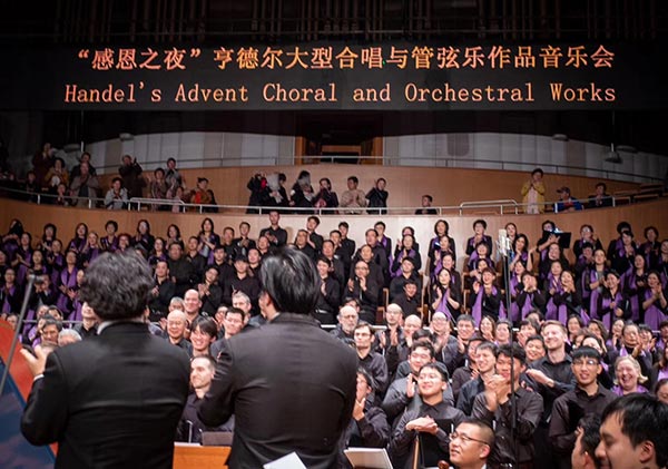 ������ѧԺʦ���μӺ�¶����ͺϳ����������Ʒ���ֻ��ݳ�