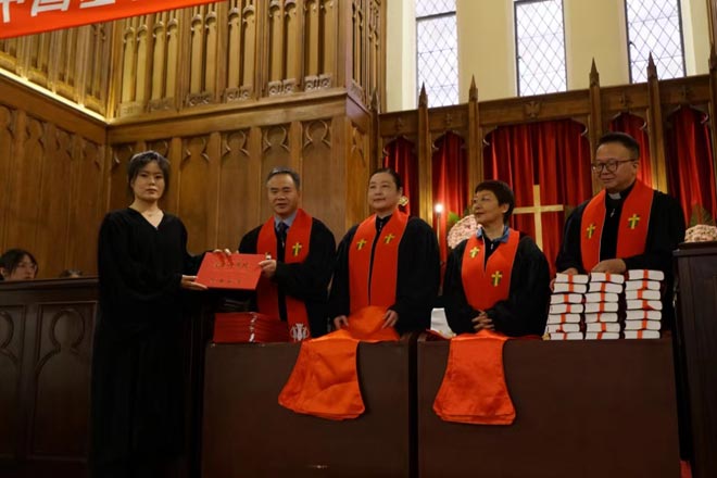 华东神学院举行2024届毕业感恩礼拜暨毕业典礼 华东神学院举行2024届毕业感恩礼拜暨毕业典礼